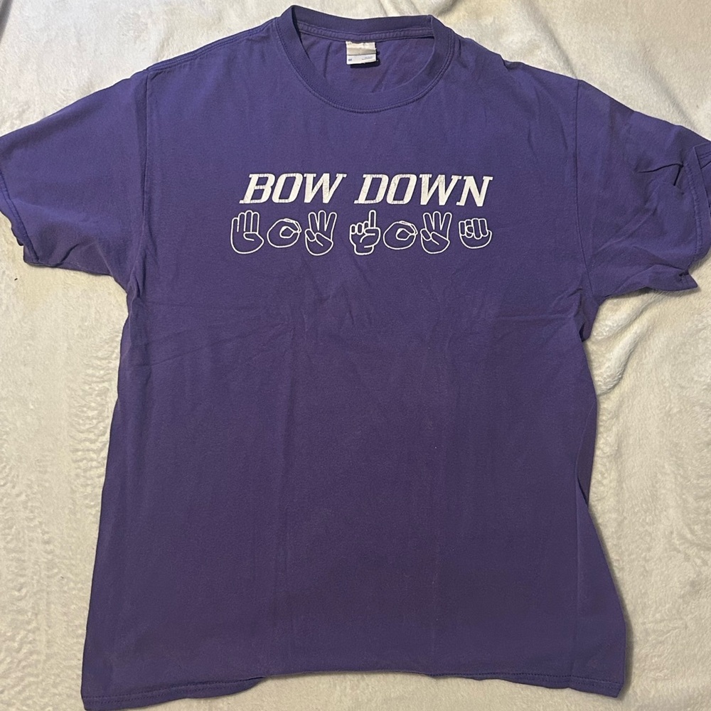 Washington Huskies “Bow Down” ASL Shirt